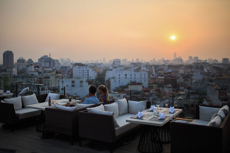 Skyline Hà Nội là một một quán bar ngoài trời, quán cà phê và nhà hàng sang trọng